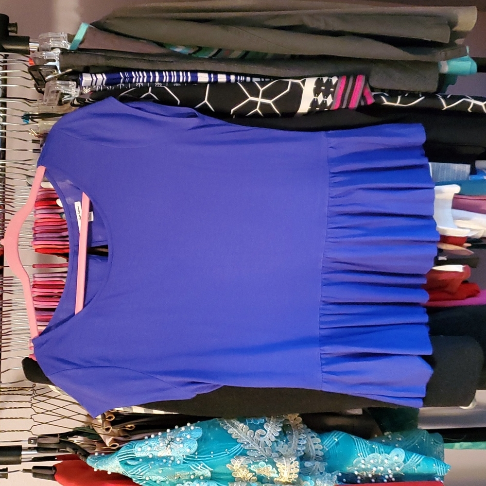 American Eagle Ruffle Hemmed Tshirt